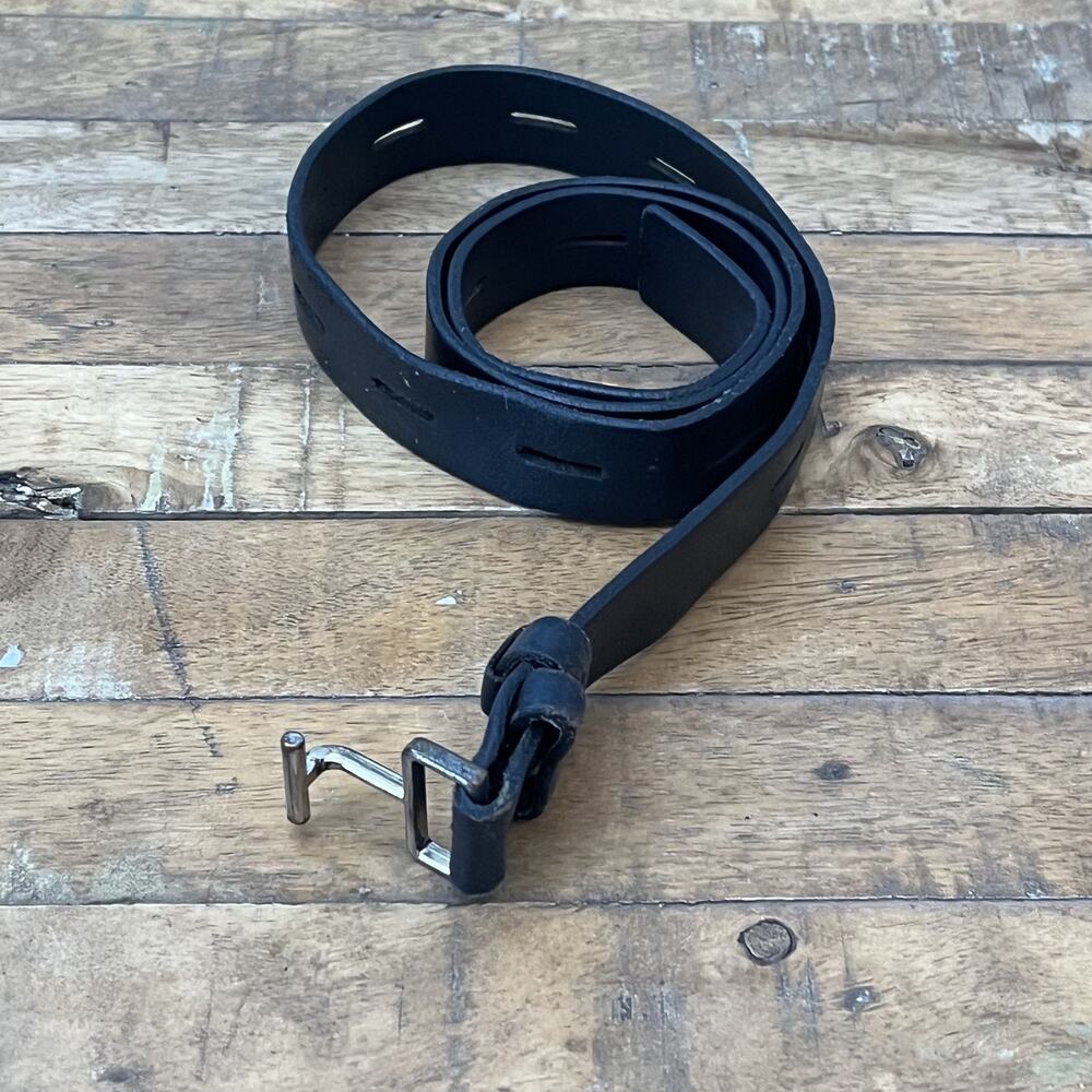 LE TOTE Black Leather Belt Women's OS Silver-Colored Hook Buckle Elongated Slots